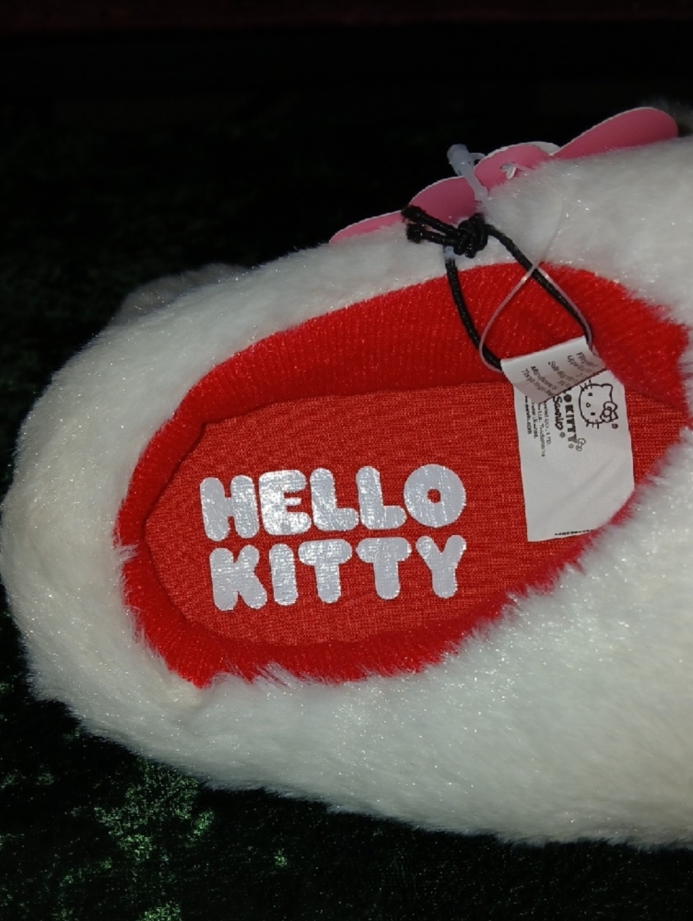 Hello Kitty White Plush Slipper with Red Bow Accent NEVER WORN - Picture 6 of 7